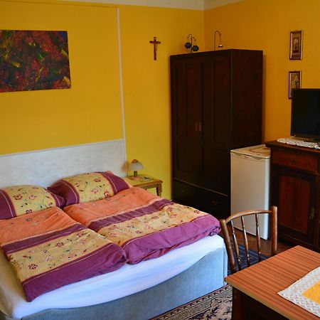 Privat Henry Bed and Breakfast Liptovský Mikuláš Exteriör bild